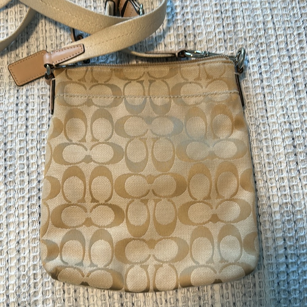 Small vintage Coach crossbody. - Picture 2 of 10